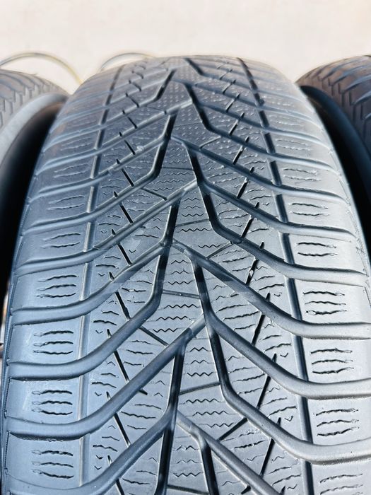 Шини зимові 225/65 R17 (102Н) Yokohama Earth Winter V905