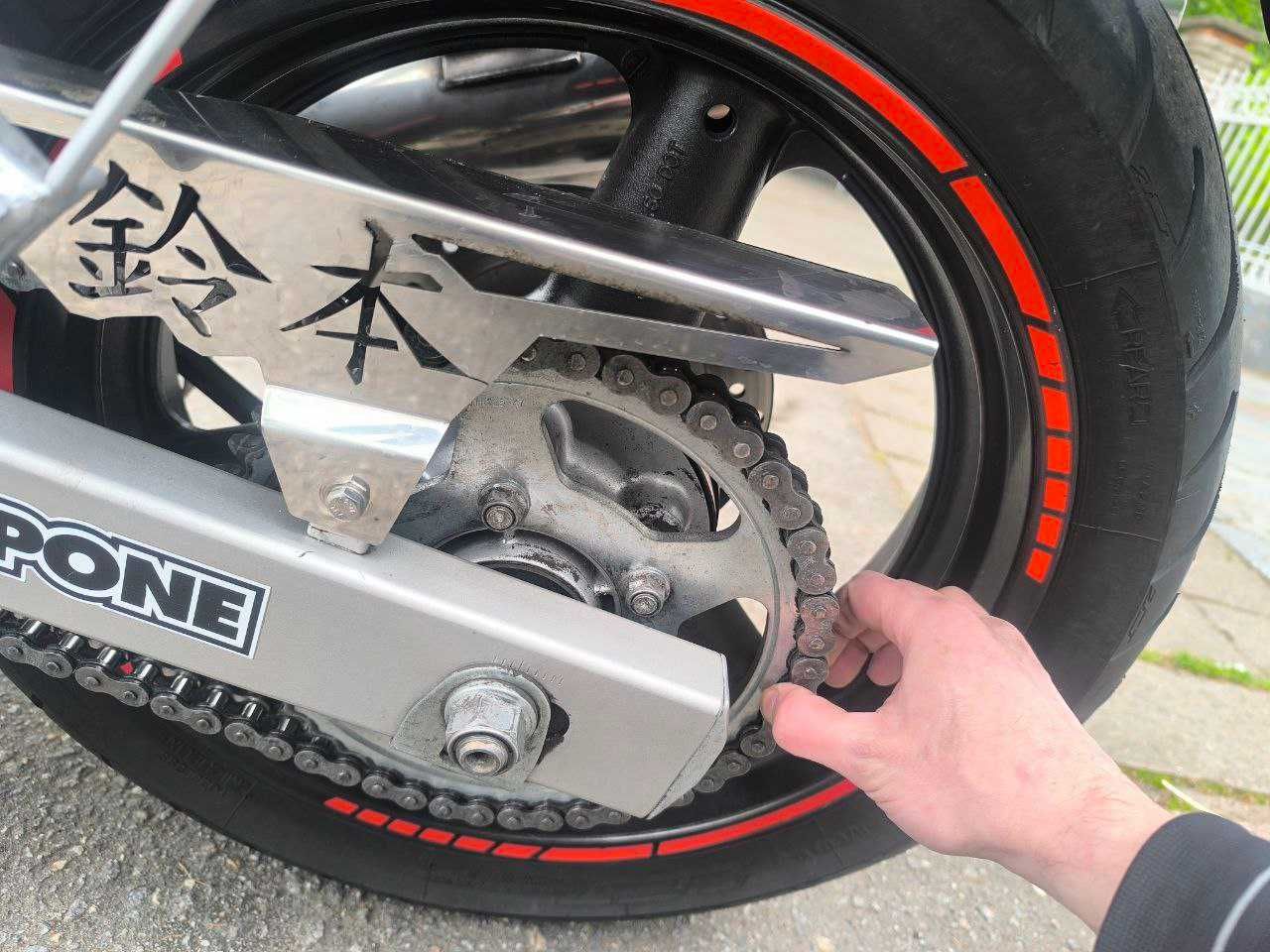 Suzuki GSF 600 Bandit S 2002 на повному бойову ходу