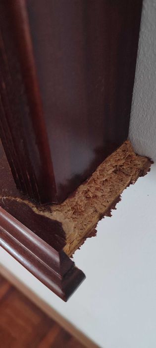 Espelho com Moldura em Madeira