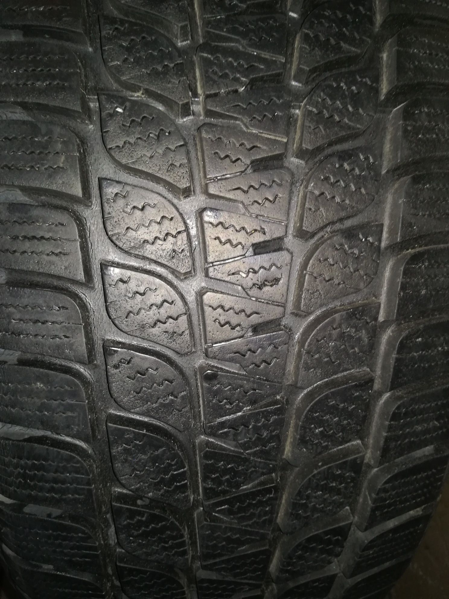 Opona zimowa 7.5 mm 16 r.205/55R16 Bridgestone A001