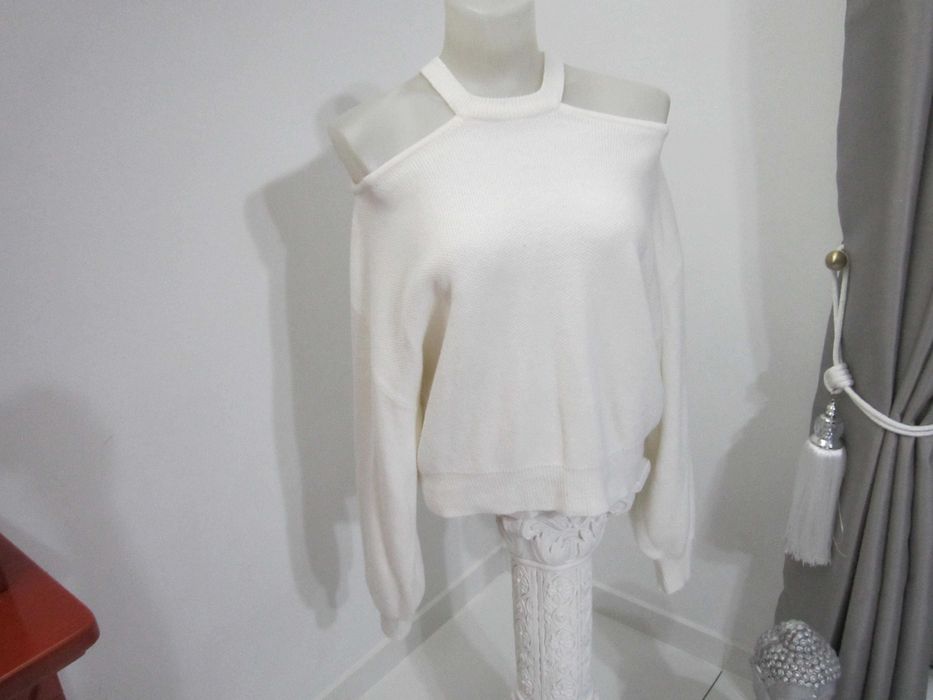 rezerwacja-biały ciekawy sweter rozm M-L oversize