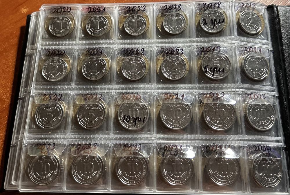 Мега набор погодовка из 240 монет Украины в альбоме все номиналы.