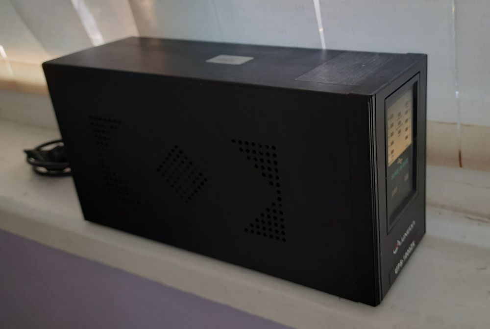 ИБП LUXEON UPS-1000ZX с аккумулятором 100 Ач