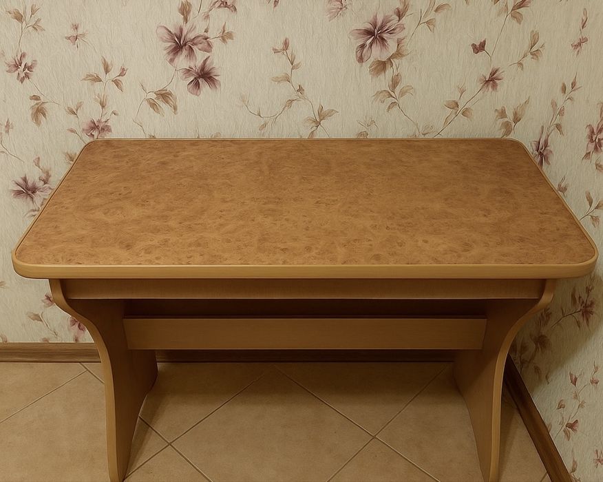 Стіл для вітальні та кухні, килим 150/335