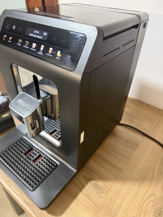Ekspres ciśnieniowy automatyczny do kawy Krups Evidence One EA895