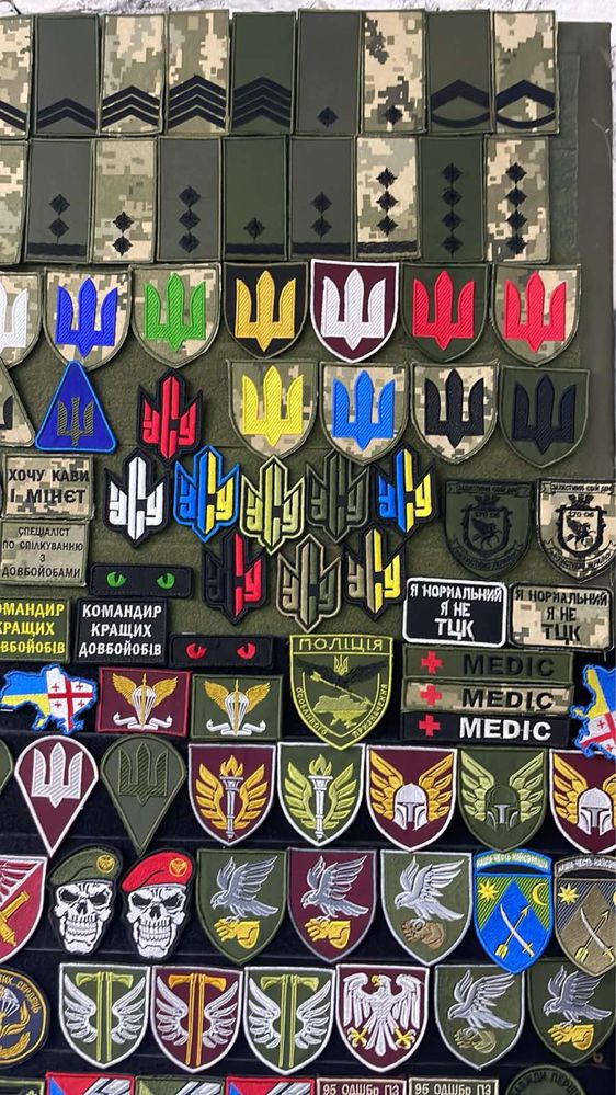Погони, шиврони, позивні.