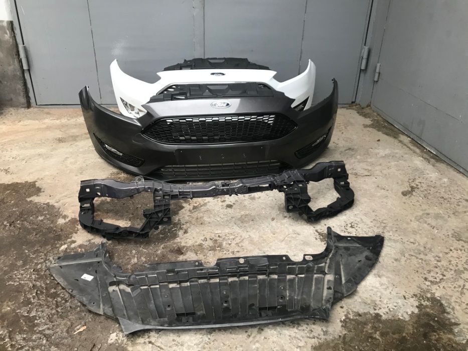 Бампер комплектный на Ford Focus 2014-2017