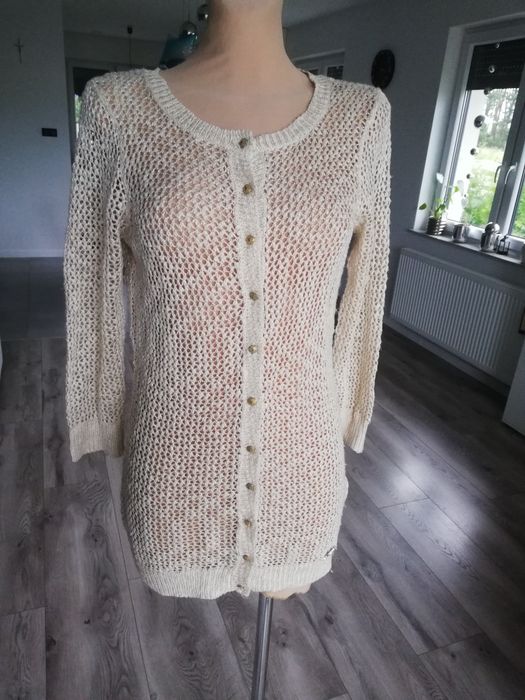 R. L Mohito beżowy sweterek ze złotą nitka