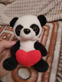 Mała maskotka panda z sercem, Walentynki