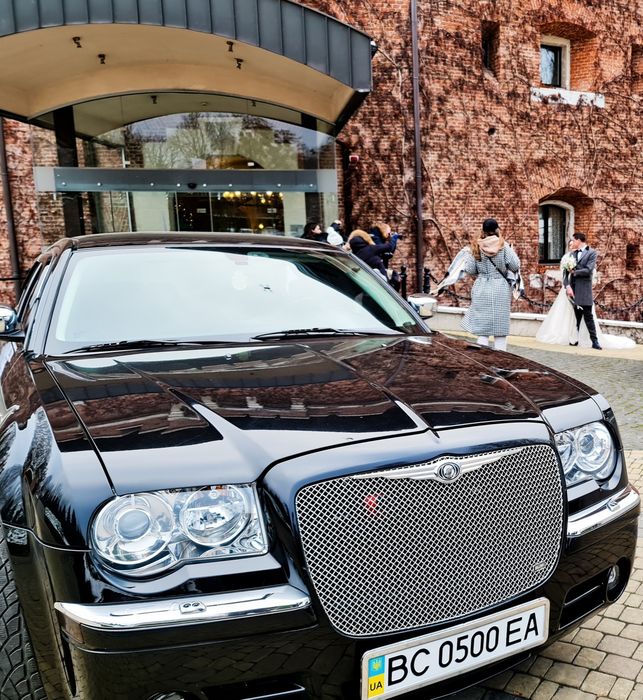 Авто для весілля. Chrysler 300 c. Весільний кортеж. Оренда авто.