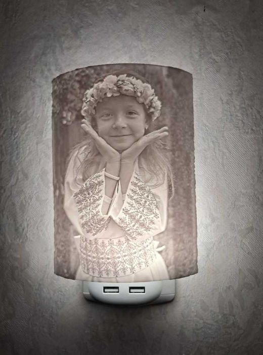 Нічник з фото, з двома USB для зарядки гаджетів
