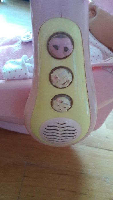 Zabawkowa kołyska dla lalki baby