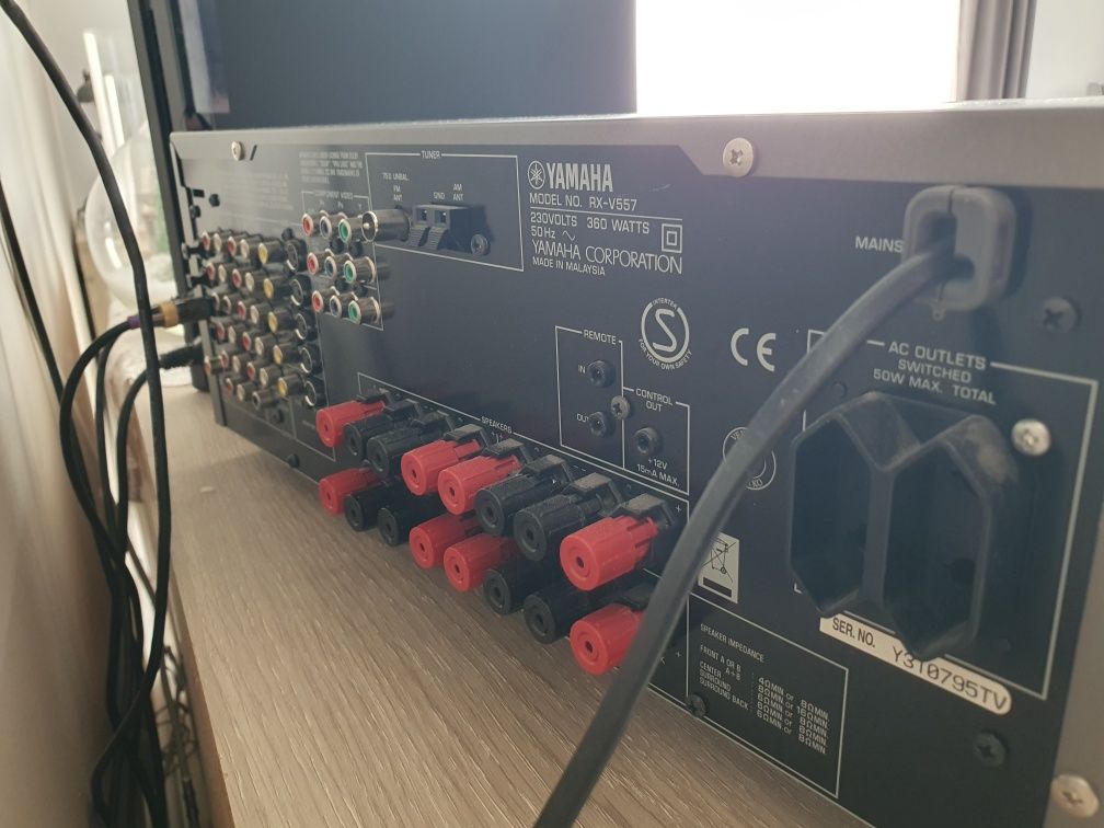 Amplituner wzmacniacz Yamaha RX-V557