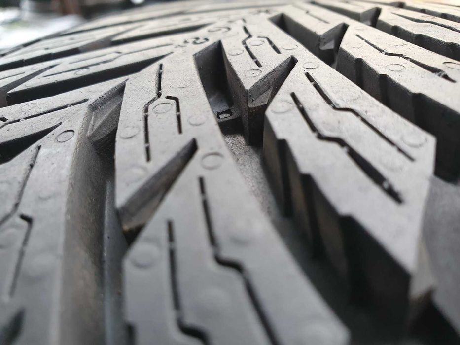 2x Nokian Seasonproof  235/55r18  8mm