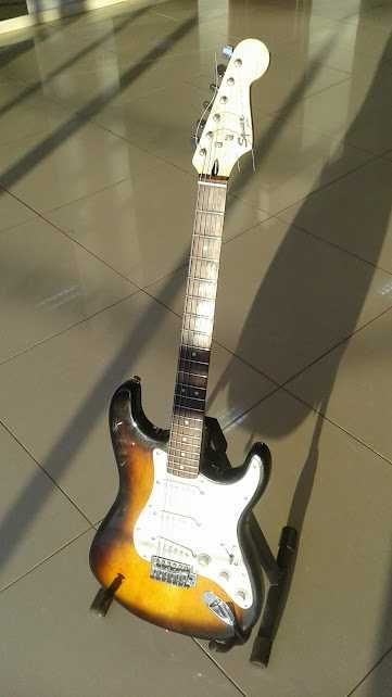 Продам электрогитару Squier by Fender Bullet Stratocaster. Indonesia.