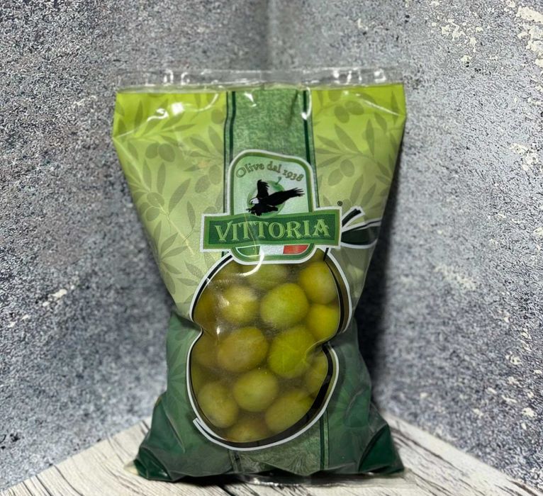 Оливки мариновані Vittoria зелені та червоні 850 грам