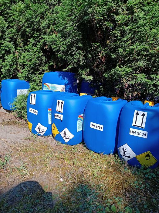 Bańki,kanistry  - 40 litrowe,porządne na wodę i nie tylko