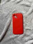 Czerwony case iPhone 13