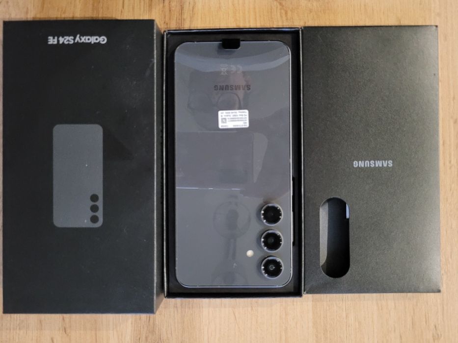 Smartfon SAMSUNG Galaxy S24 FE 5G 8/128GB 6.7” 120Hz Grafitowy SM-S721