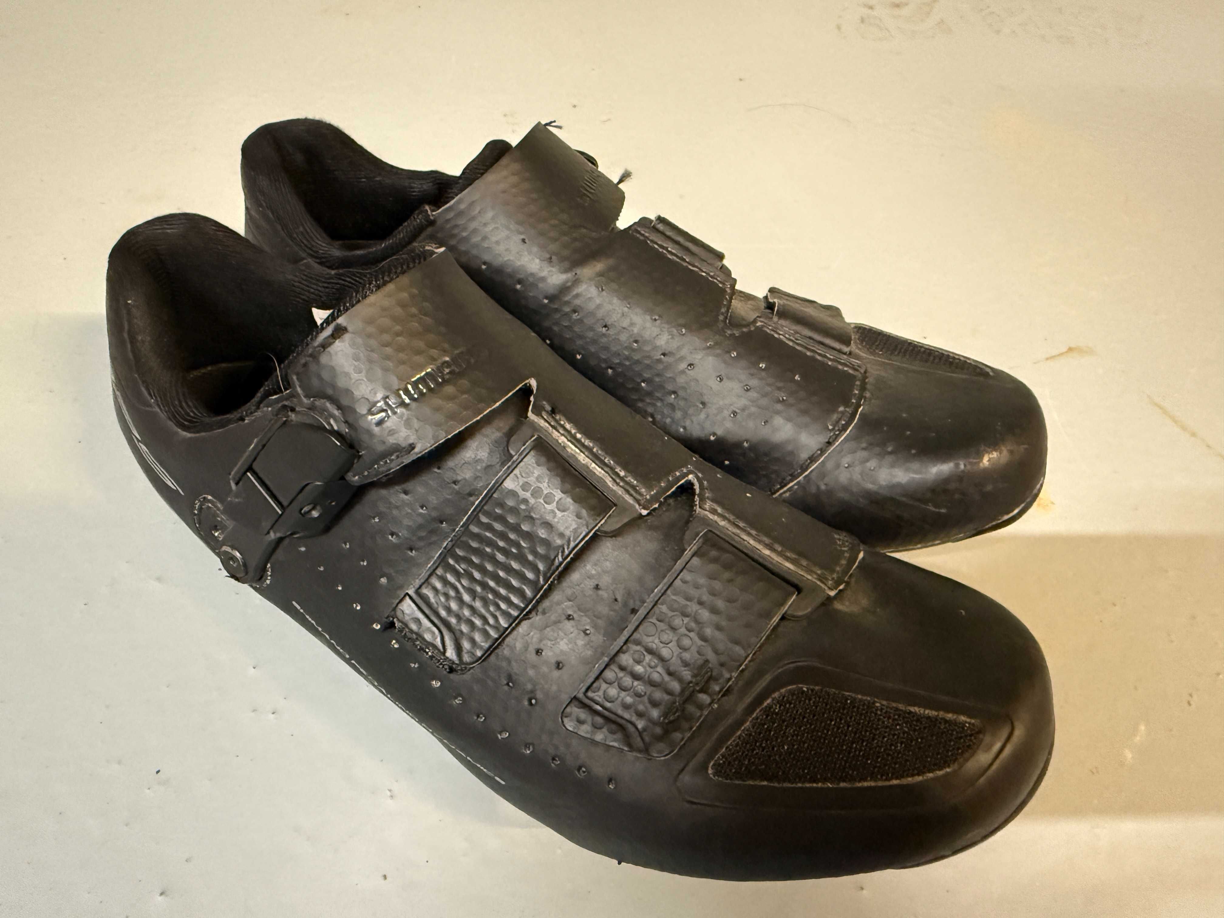 Buty rowerowe szosowe Shimano RP5 rozmiar 43. Mało używane.