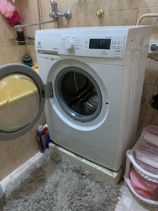 Продам пральну машину  Electrolux. Плата працює некоректно.