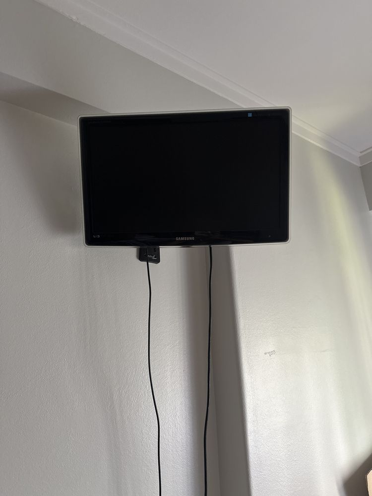 Vendo Televisão Samsung Led com suporte parede
