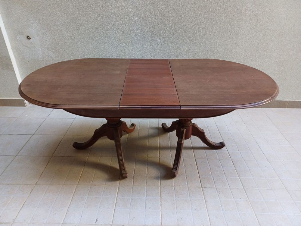Mesa de jantar / sala oval extensível