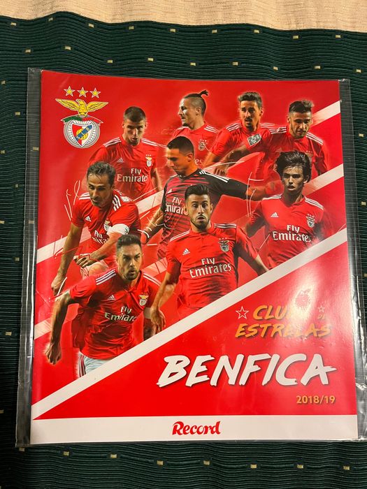 Caderneta Benfica completa por colar