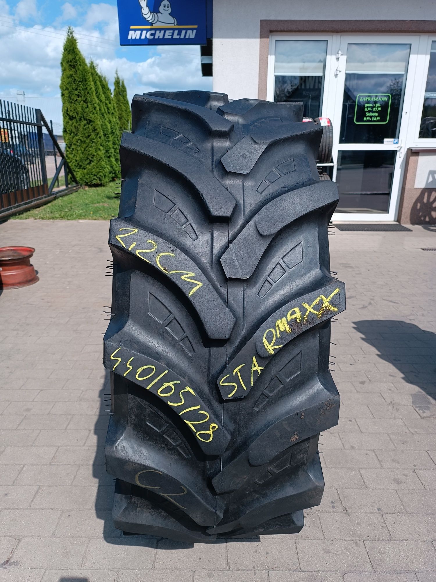 440/65R28 Starmaxx TR-110
