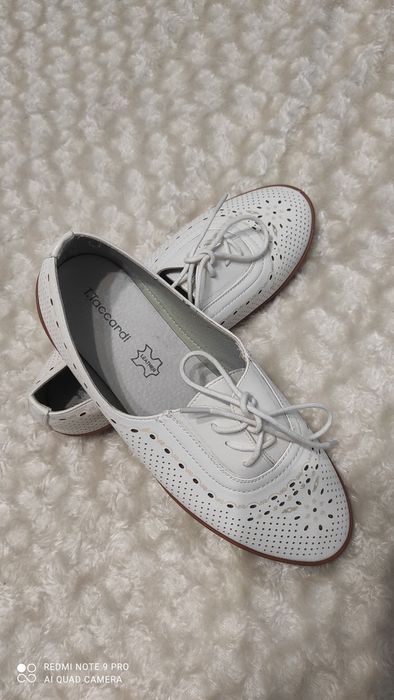 Продам туфли новые ,на шнурках