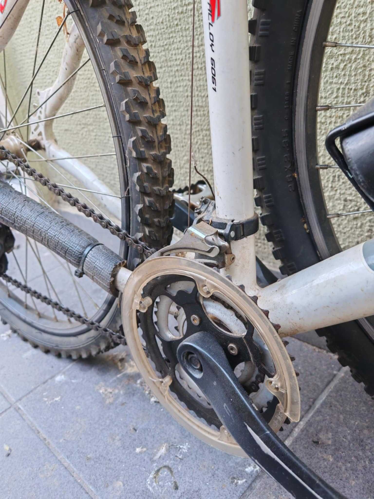 bicicleta btt completamente funcional