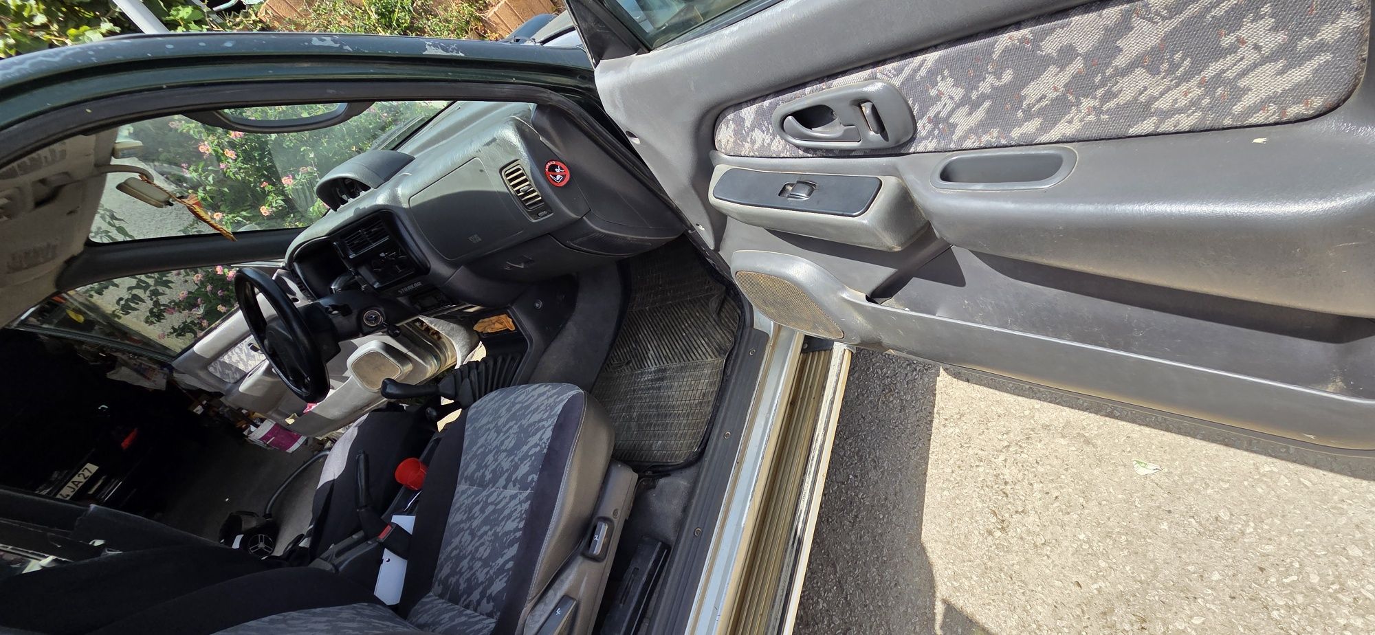 Mitsubishi strakar