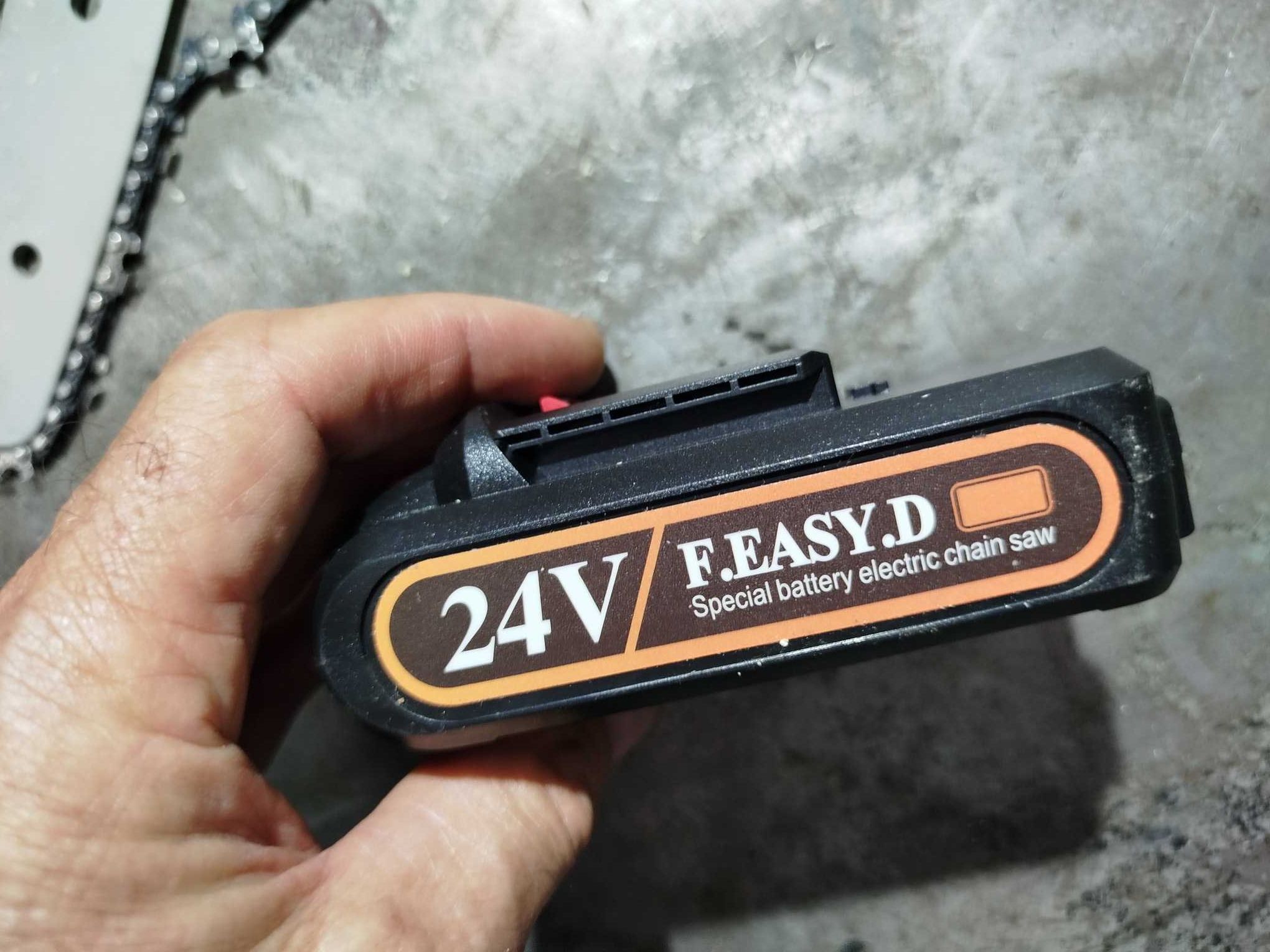 Акумуляторна ланцюгова пила сучкоріз 4 дюйма 24V для обрізання дерев