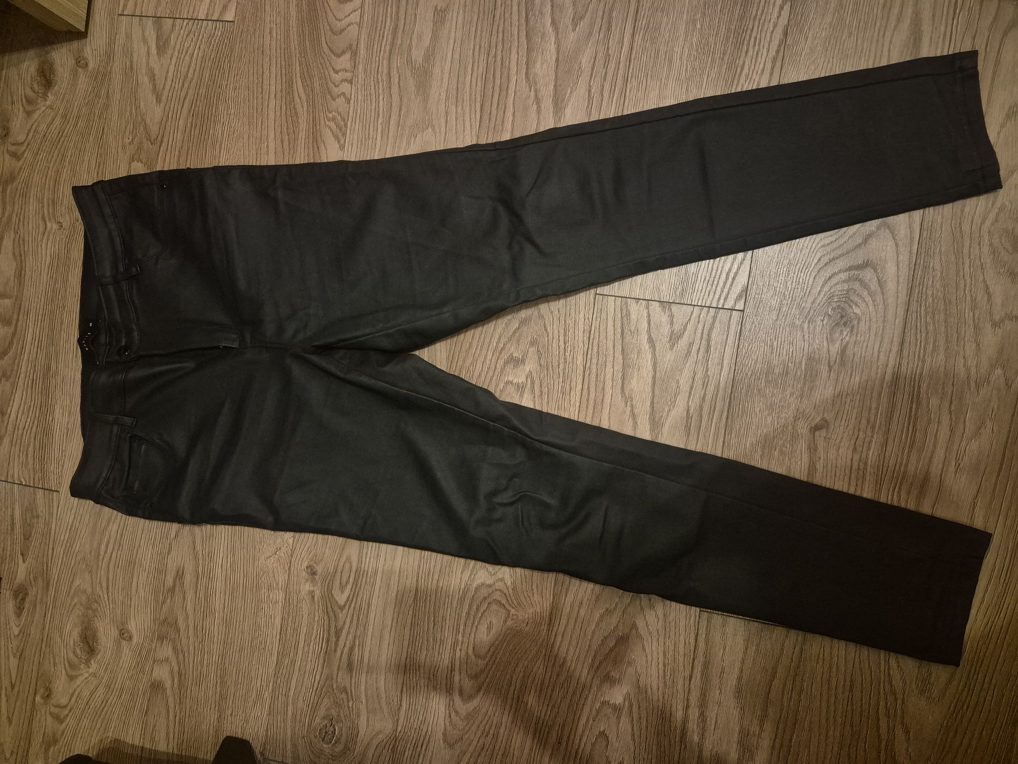 Spodnie woskowane Mohito r.40