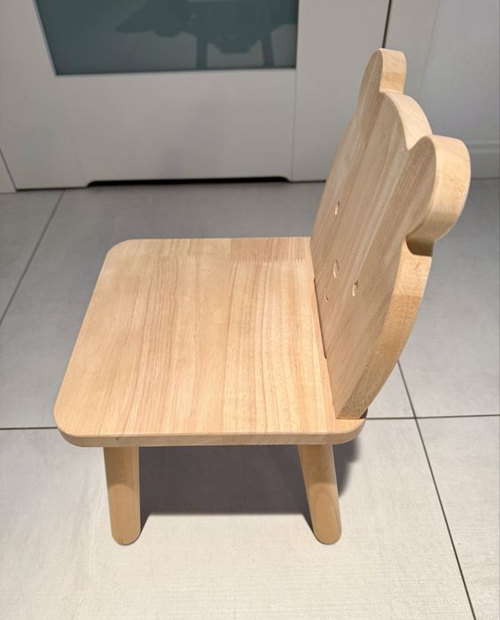 Drewniany stół i krzesło z niedźwiedziem -ZARA