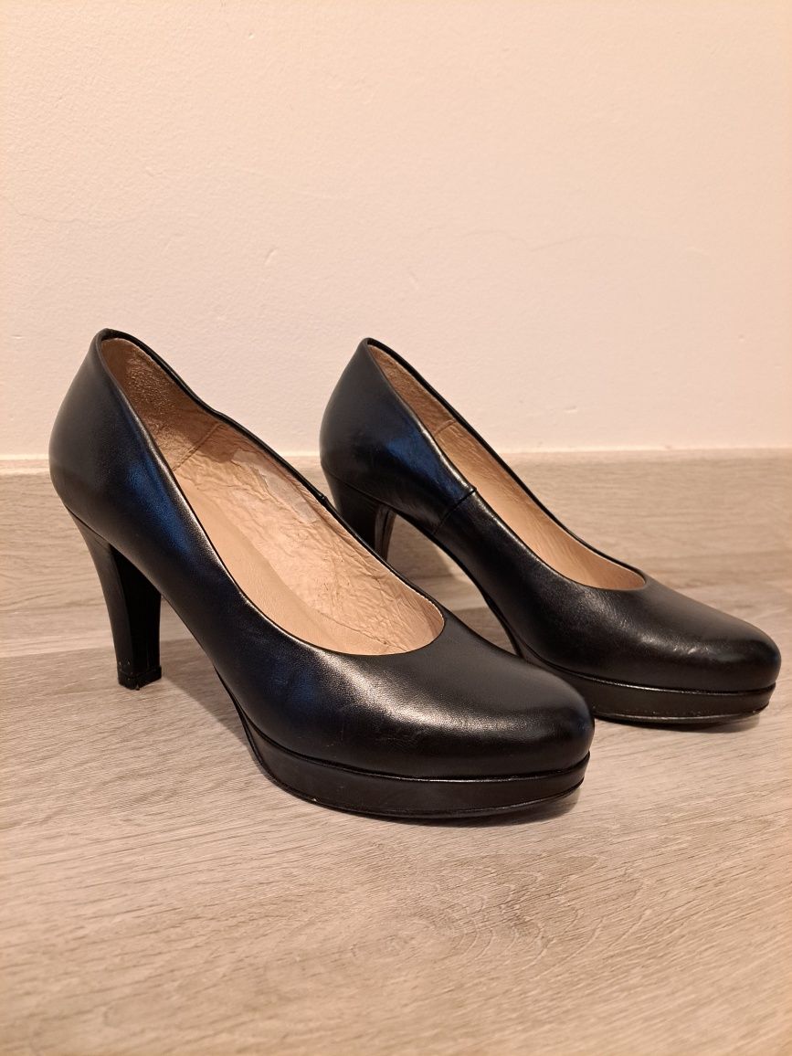 Sapatos de salto alto de mulher
