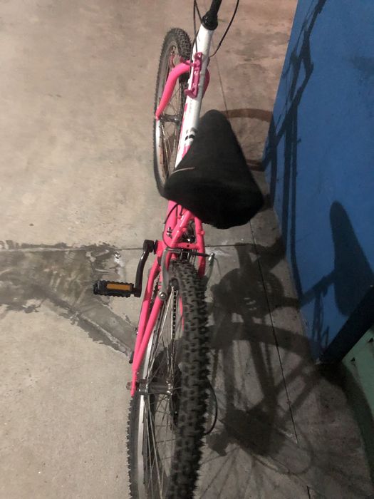 Bicicleta rosa  em bom estado