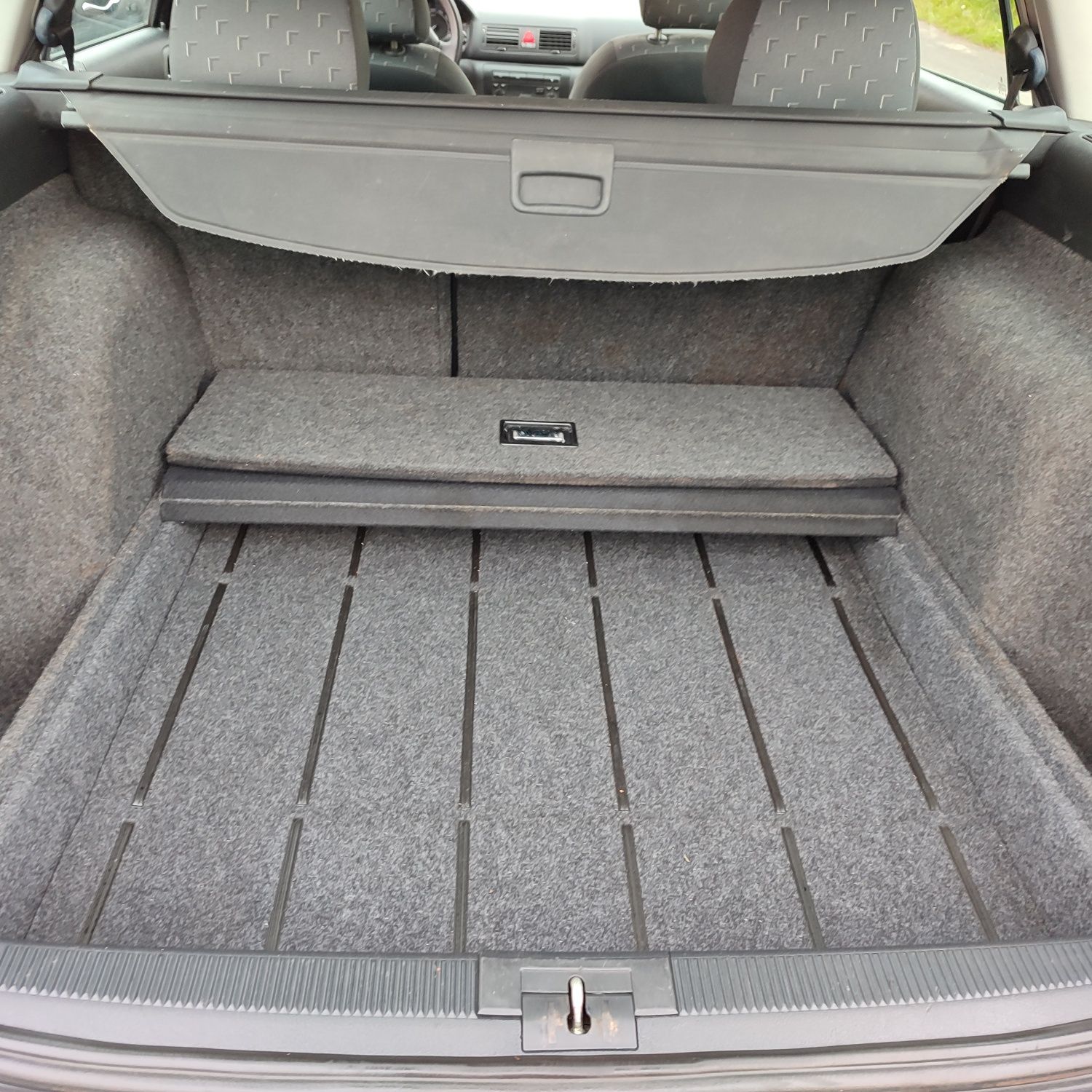 Продам свіжопригнану Skoda Octavia Tour 4750.