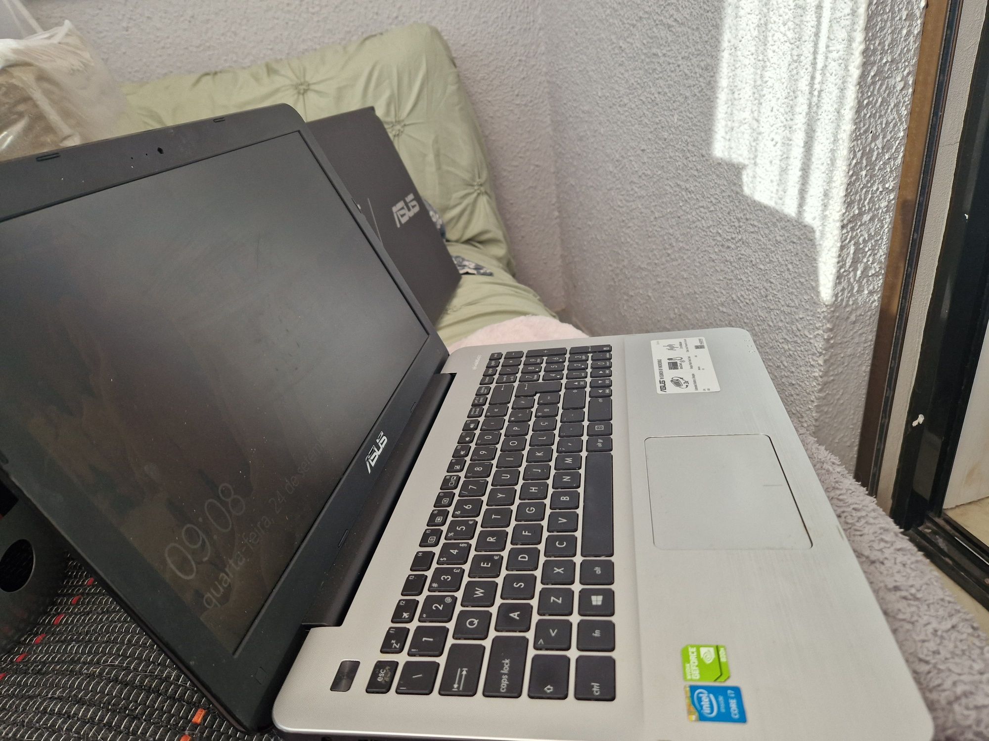 Portátil ASUS de topo