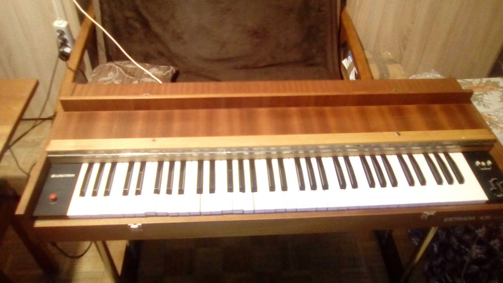 Pianino Unitra Estrada 108 sprawne gra stan dobry.