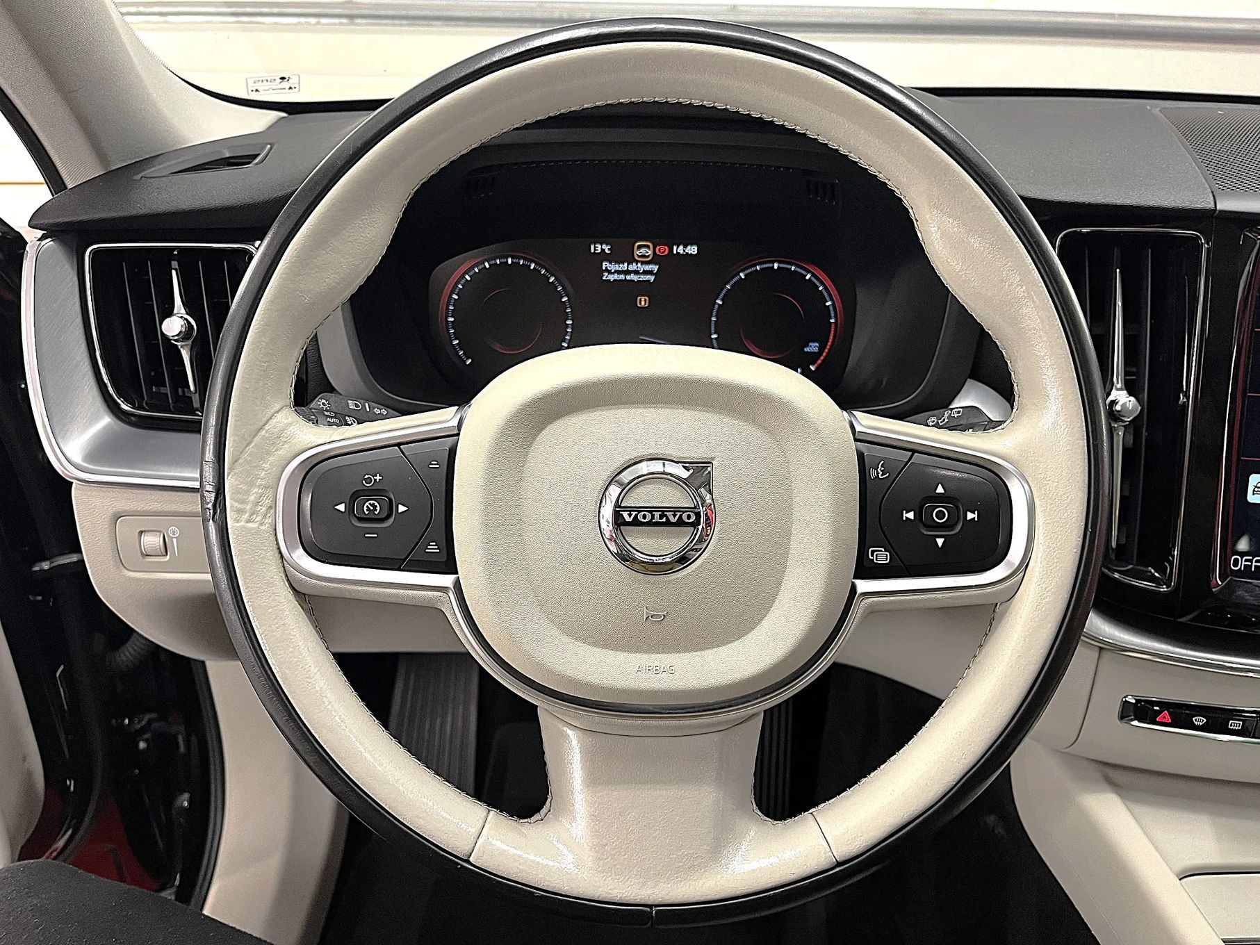 Volvo XC 60 VOLVO XC60 T6 AWD Momentum - 2018r, automat, 310KM