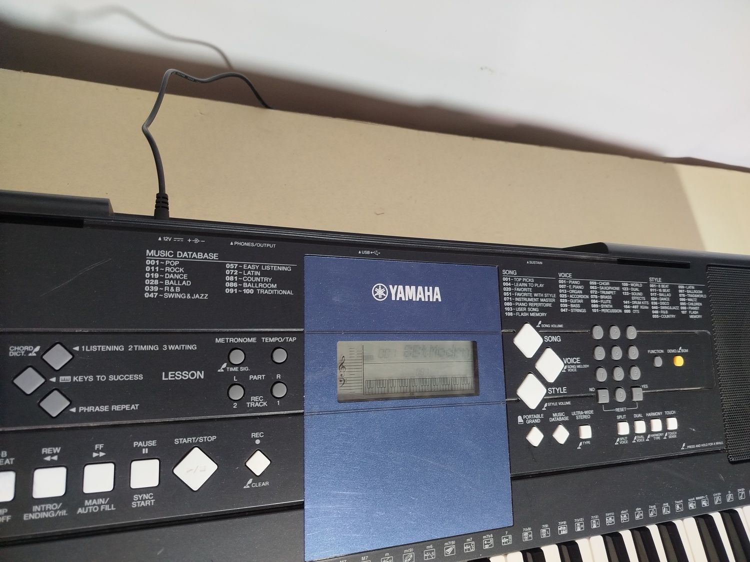 Синтезатор Yamaha PSR E333 61 динамічна клавіатура