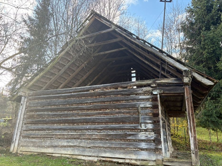 Stajenka z bali do rozbiórki