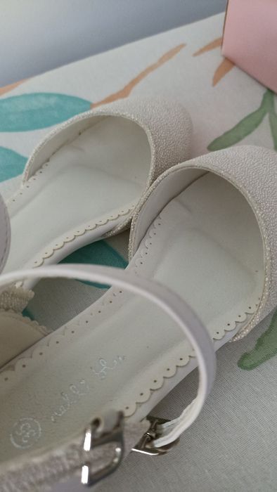 Buty ślubne 35 komunijne na niskim obcasie