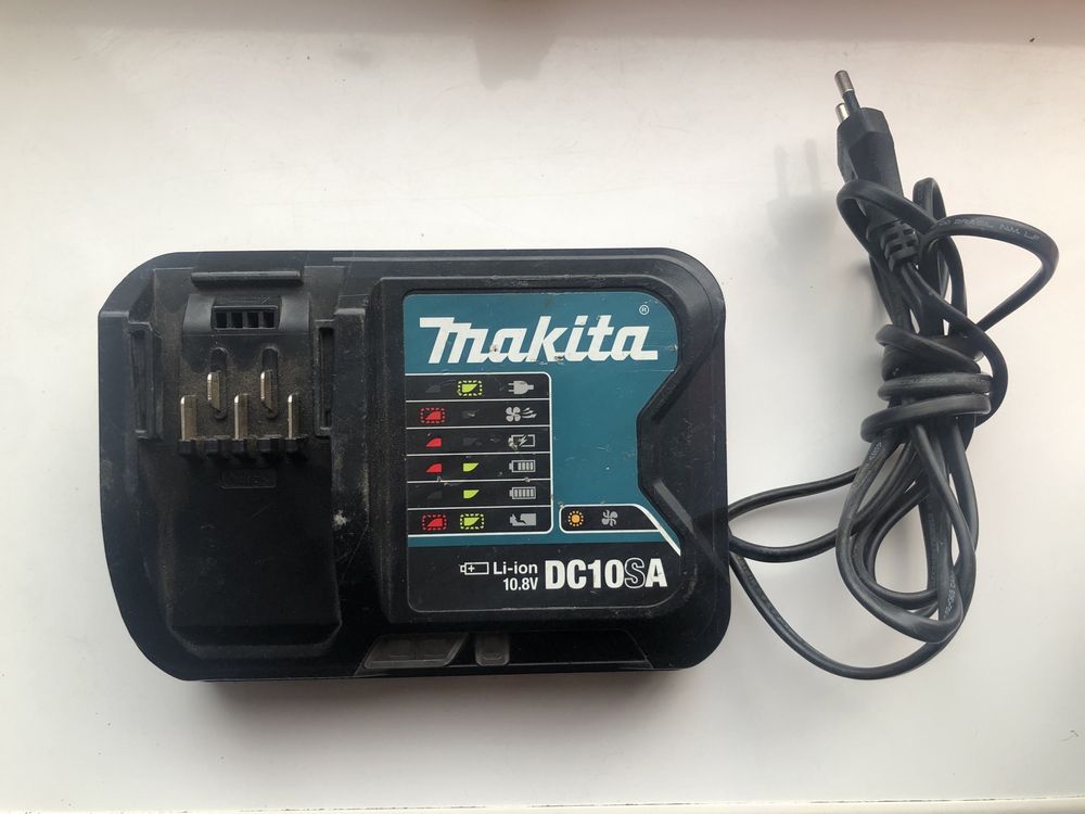 MAKITA Ładowarka DC10SA 10.8V