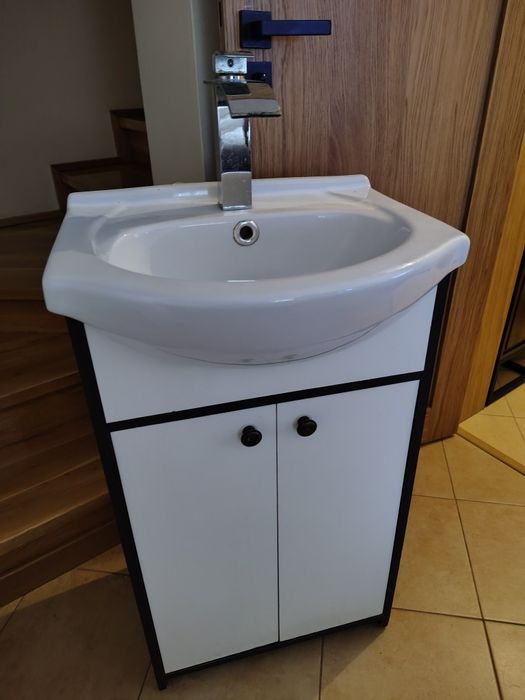 Szafka łazienkowa zlew bateria