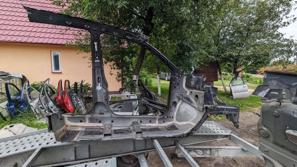 Чвертка ланжерон стойка поріг Nissan Qashqai j10