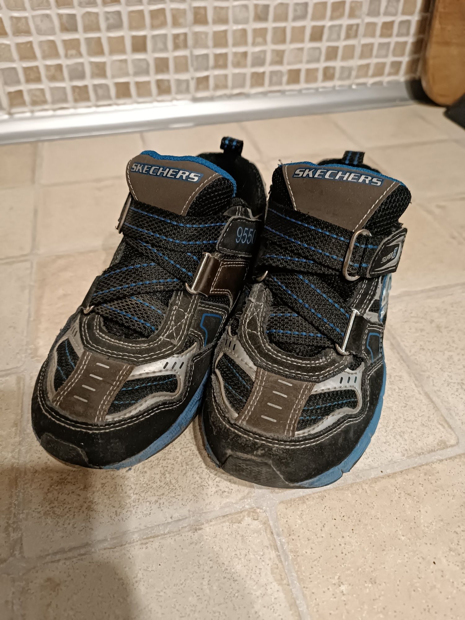 Осенние кроссовки SKECHERS