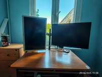 2 monitory 24 cali + uchwyt do biurka