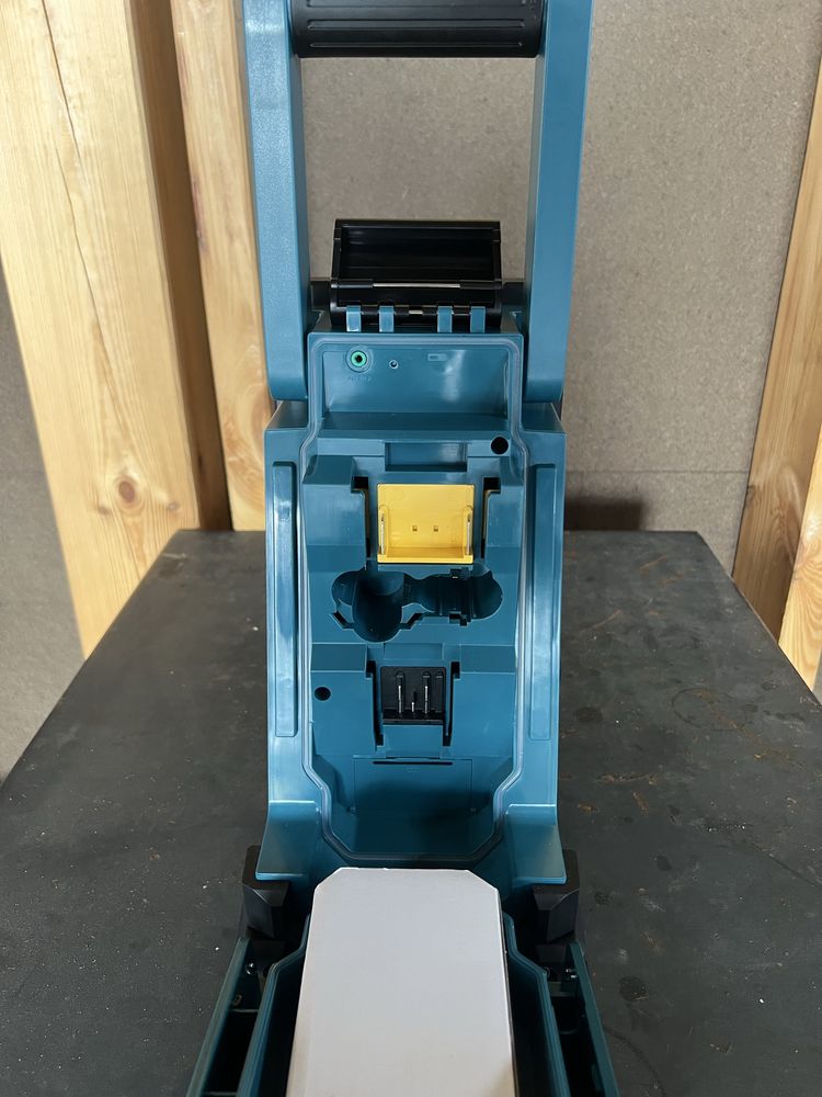 Radio Makita DMR107